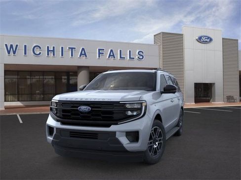New 2025 Ford Expedition Active image 2