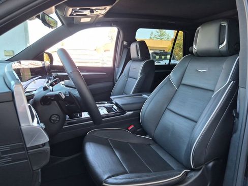Used 2025 Cadillac Escalade Sport w/ Touring Package AWD/4WD image 16