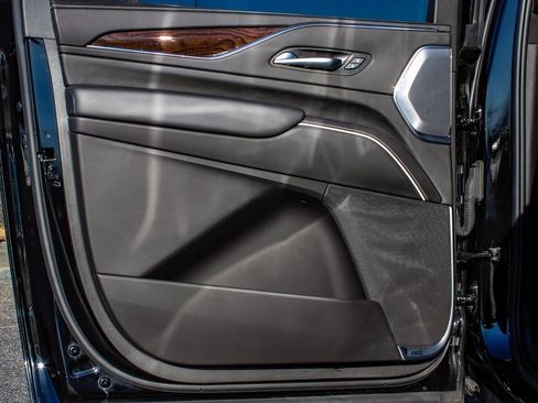 Used 2022 Cadillac Escalade ESV Sport Platinum w/ LPO, ONYX Package image 11