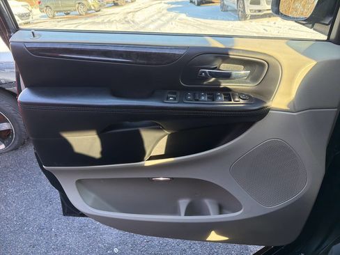 Used 2014 Dodge Grand Caravan SXT image 17