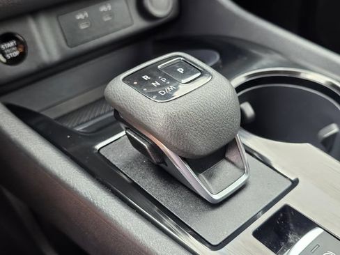 Used 2025 Nissan Rogue SV FWD image 28