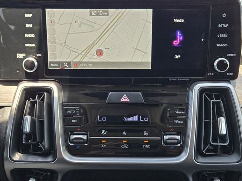 Used 2023 Kia Sorento EX w/ Panoramic Sunroof Package FWD image 8