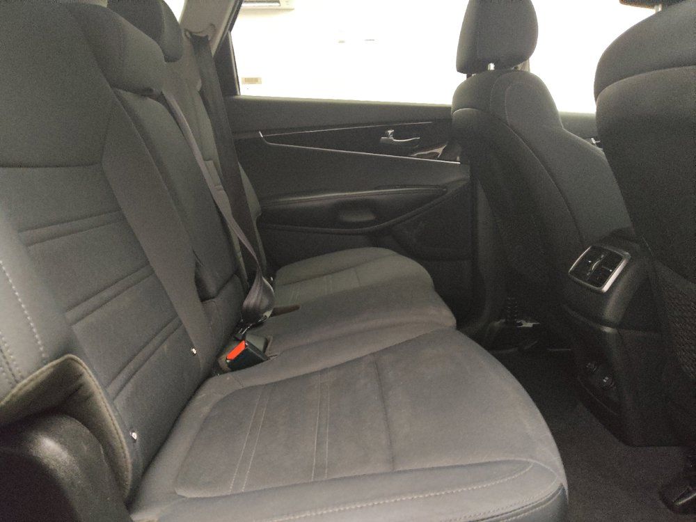 Used 2020 Kia Sorento FWD V6 image 19