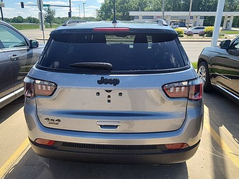 Used 2022 Jeep Compass Latitude AWD/4WD image 6