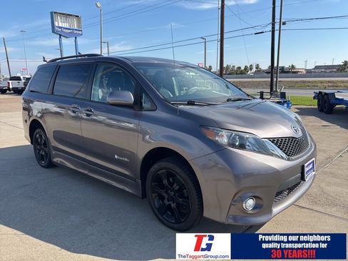 Used 2012 Toyota Sienna SE image 8