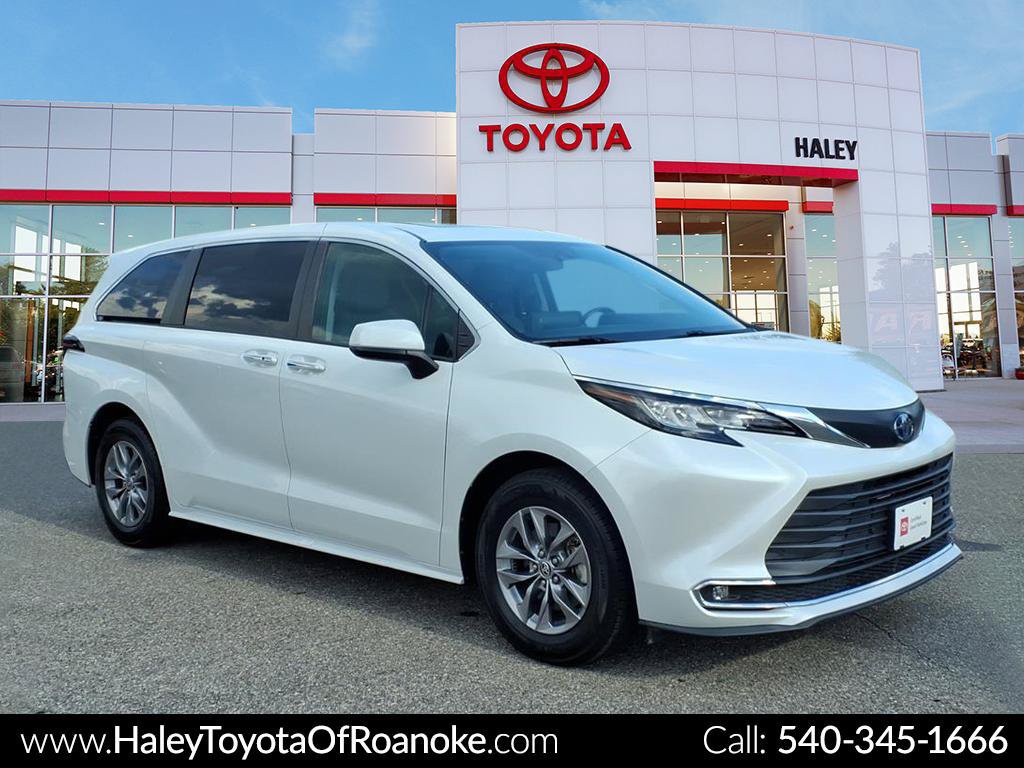 Certified 2023 Toyota Sienna XLE FWD image 1