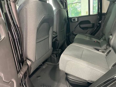 New 2025 Jeep Gladiator Willys image 17