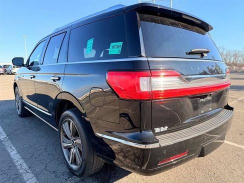 Used 2018 Lincoln Navigator Reserve w/ Technology Package AWD/4WD image 3