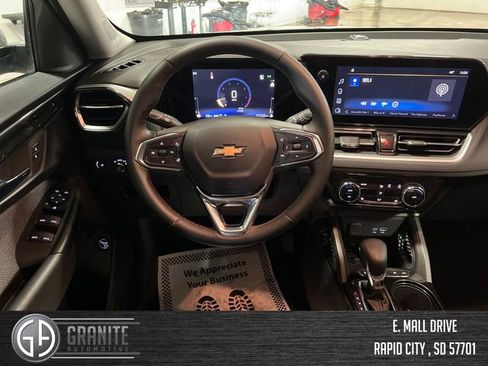 Used 2025 Chevrolet TrailBlazer LT w/ Convenience Package AWD/4WD image 14
