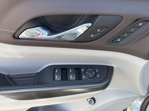 Used 2023 GMC Acadia SLT w/ Technology Package FWD image 28