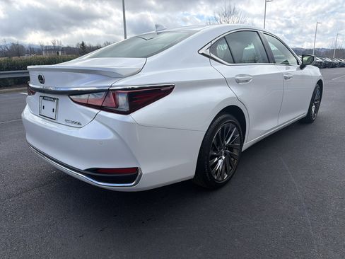 Used 2025 Lexus ES 300h w/ Technology Package image 5
