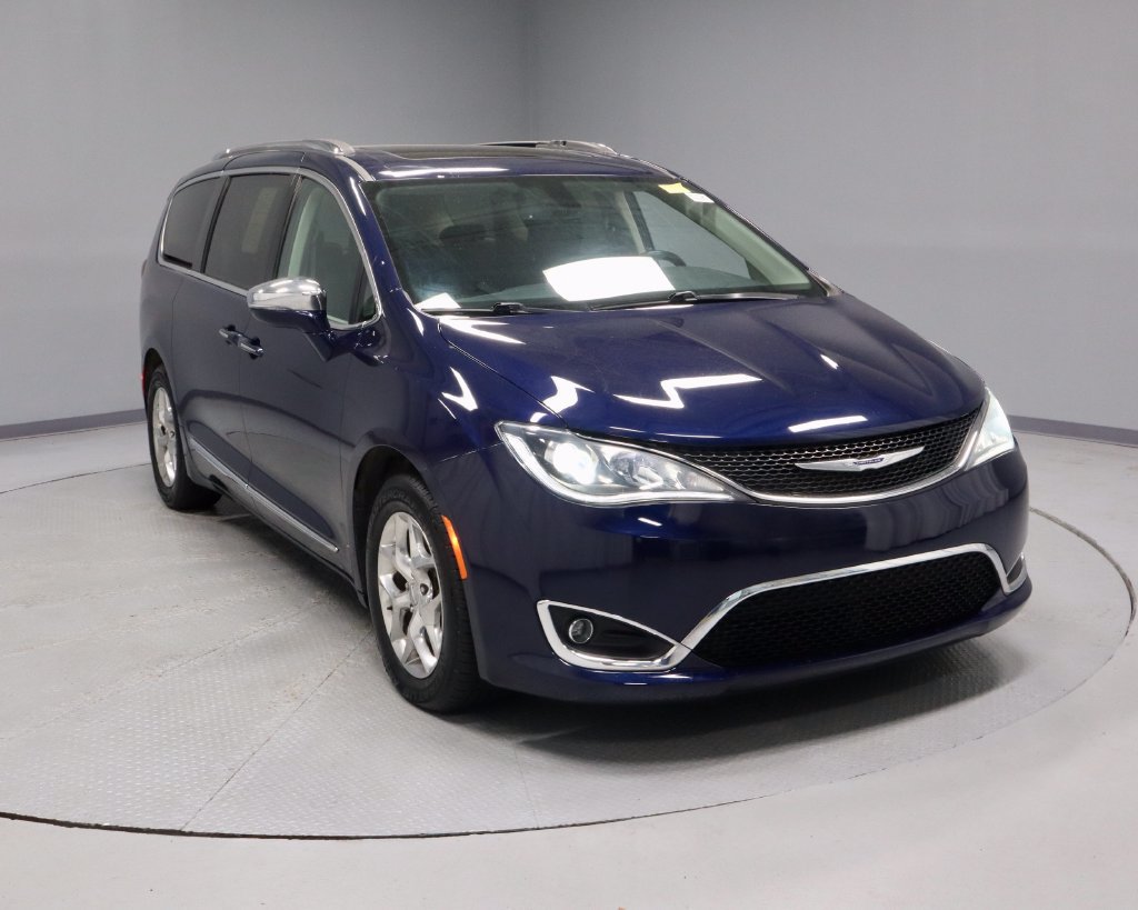 Used 2019 Chrysler Pacifica Limited FWD image 1