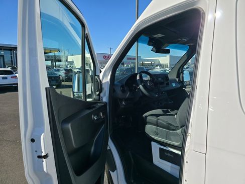 New 2025 Mercedes-Benz Sprinter 2500 image 19