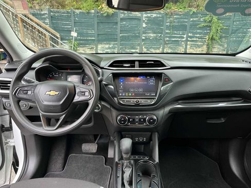 Certified 2023 Chevrolet TrailBlazer LT w/ Convenience Package FWD image 19