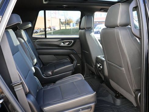 Used 2022 GMC Yukon SLT w/ SLT Premium Package image 11