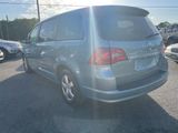 Used 2010 Volkswagen Routan SE image 3