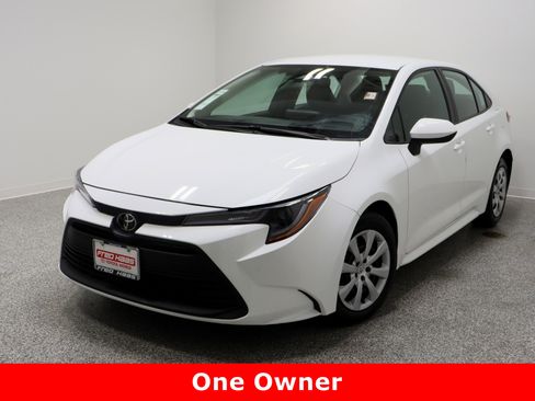 Used 2023 Toyota Corolla LE image 2