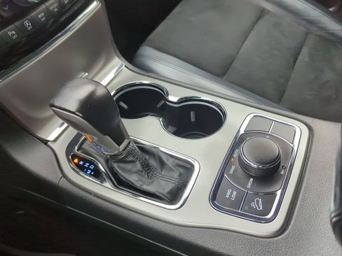 Used 2020 Jeep Grand Cherokee Laredo w/ Quick Order Package 2BN North image 25