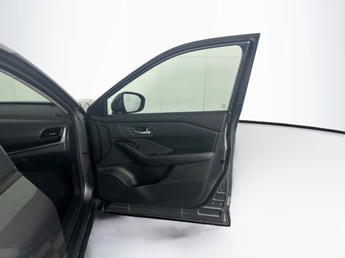 Used 2025 Nissan Rogue SV AWD/4WD image 33