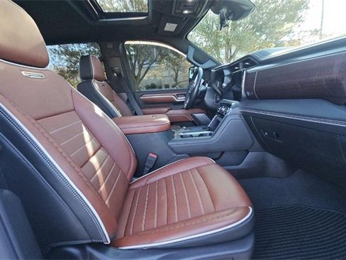 Used 2024 GMC Sierra 2500 Denali Ultimate image 6