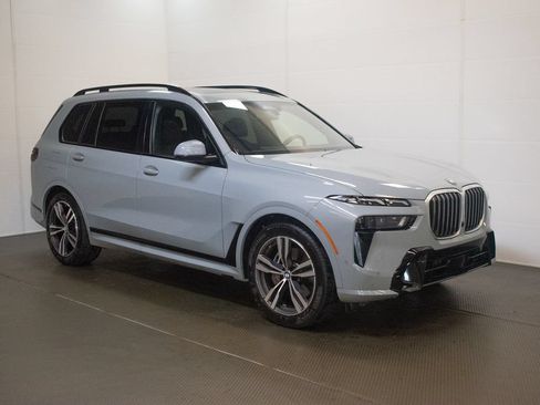 Used 2026 BMW X7 xDrive40i w/ M Sport Package AWD/4WD image 1