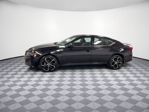 Used 2025 Nissan Altima 2.5 SR AWD/4WD image 2