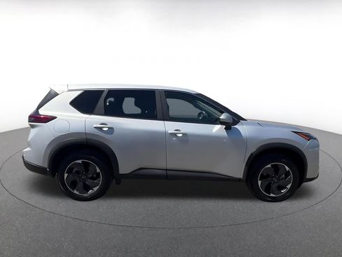 Used 2025 Nissan Rogue SV FWD image 16
