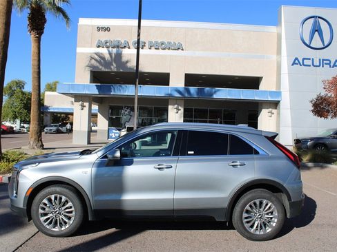 Used 2024 Cadillac XT4 Premium Luxury image 2
