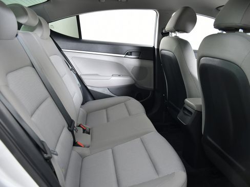 Used 2017 Hyundai Elantra SE image 22