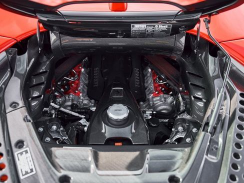 Used 2022 Ferrari SF90 Spider image 30