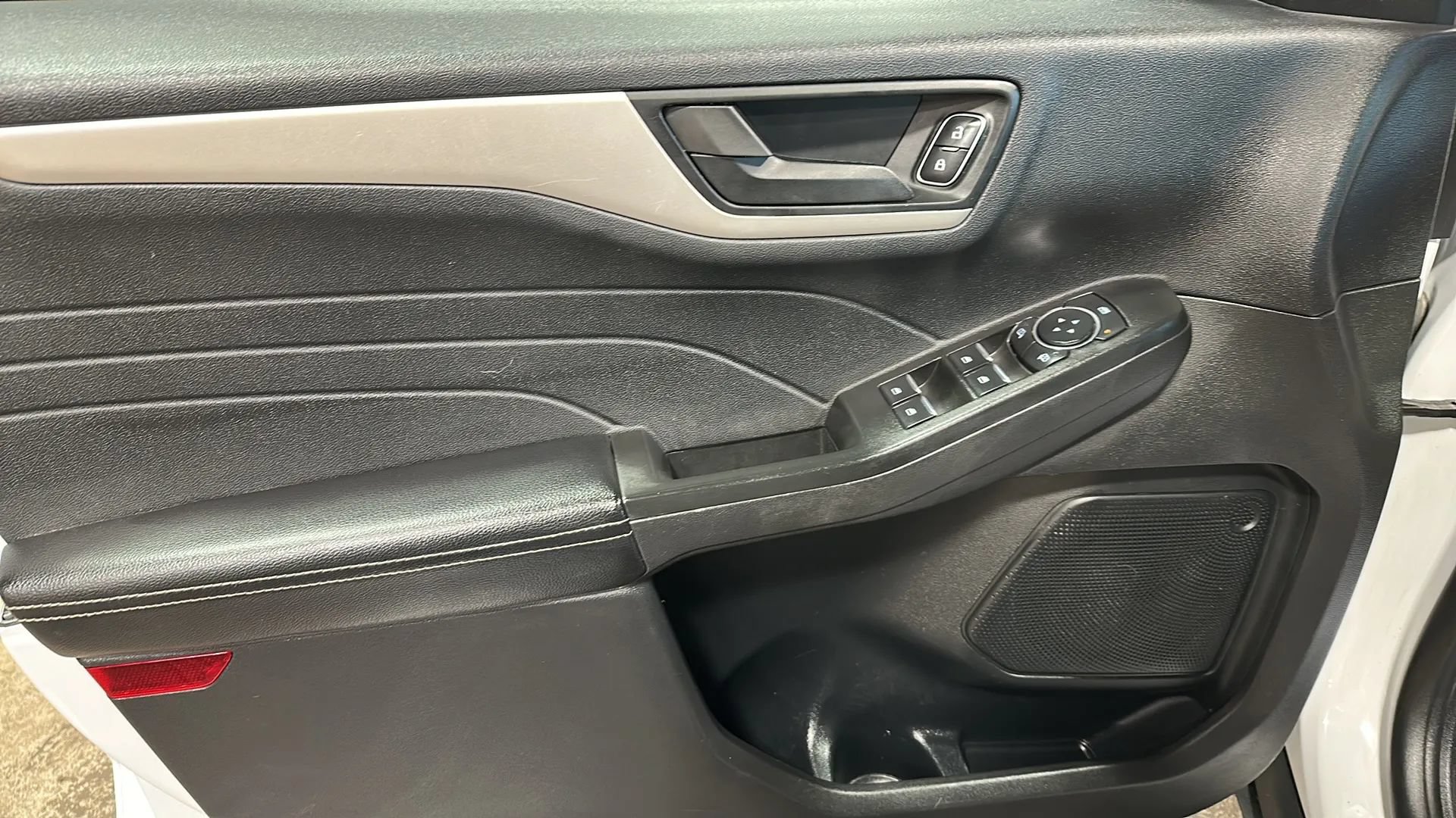 Used 2022 Ford Escape SE w/ Cold Weather Package AWD/4WD image 10