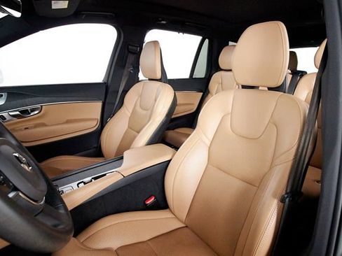 Certified 2023 Volvo XC90 B6 Ultimate w/ Protection Package Premier AWD/4WD image 21