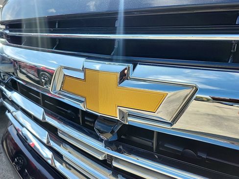Used 2025 Chevrolet Suburban Premier w/ Sun And Tow Package RWD image 5