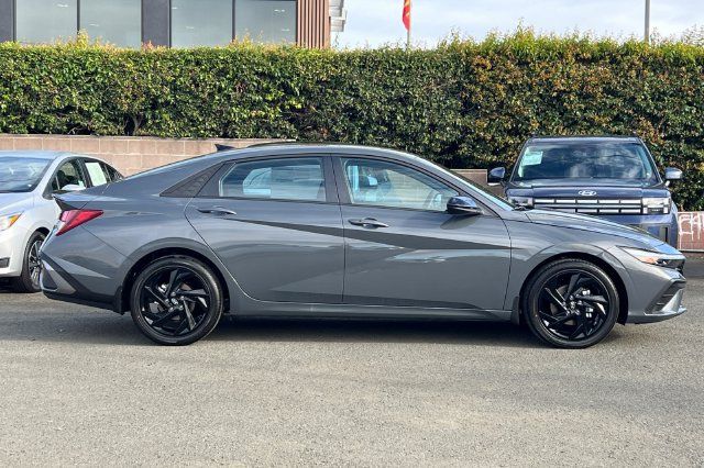 New 2026 Hyundai Elantra SEL Sport FWD image 5