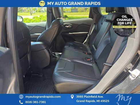 Used 2020 Jeep Cherokee Trailhawk w/ Cold Weather Group AWD/4WD image 26