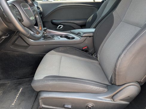 Used 2015 Dodge Challenger SXT w/ Driver Convenience Group RWD image 6