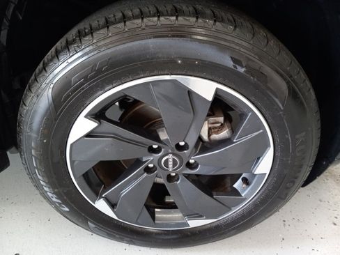 Used 2025 Nissan Rogue SV AWD/4WD image 4
