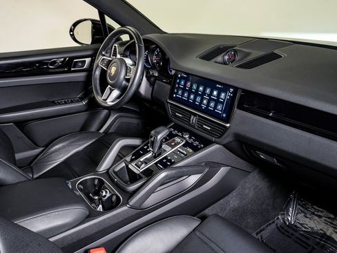 Certified 2022 Porsche Cayenne image 14