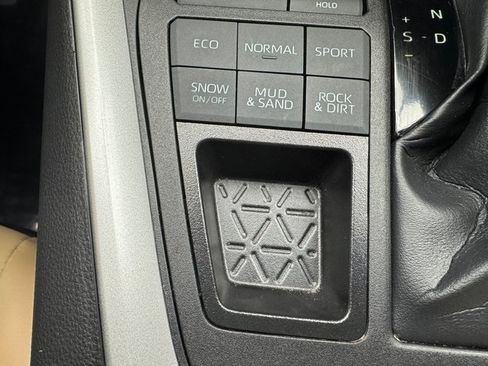 Used 2023 Toyota RAV4 XLE Premium image 21