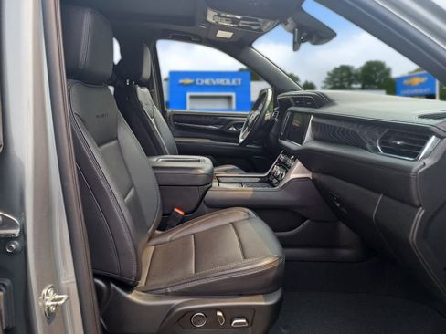 Used 2023 GMC Yukon XL Denali AWD/4WD image 30