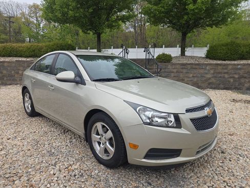 Used 2014 Chevrolet Cruze LT FWD image 1