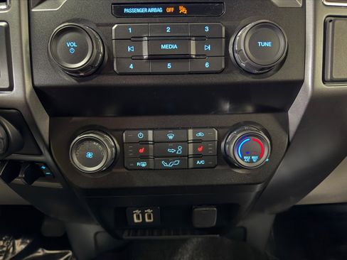 Used 2020 Ford F150 XLT w/ Equipment Group 302A Luxury AWD/4WD image 21
