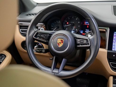 Certified 2023 Porsche Macan image 12