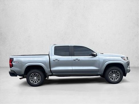 Used 2023 Chevrolet Colorado LT w/ LT Convenience Package II AWD/4WD image 4