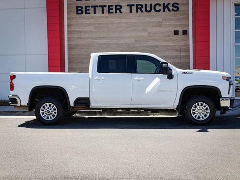 Used 2023 Chevrolet Silverado 2500 LT w/ Convenience Package AWD/4WD image 2