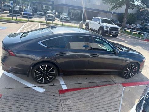 Used 2024 Honda Accord Touring image 4