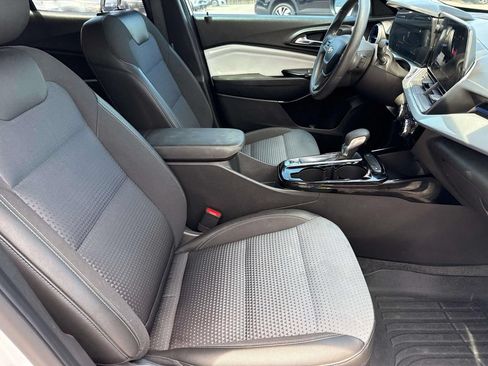 Used 2024 Chevrolet Trax LT FWD image 10
