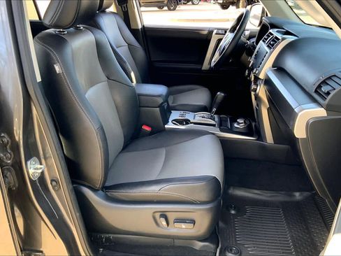 Used 2022 Toyota 4Runner SR5 Premium image 8