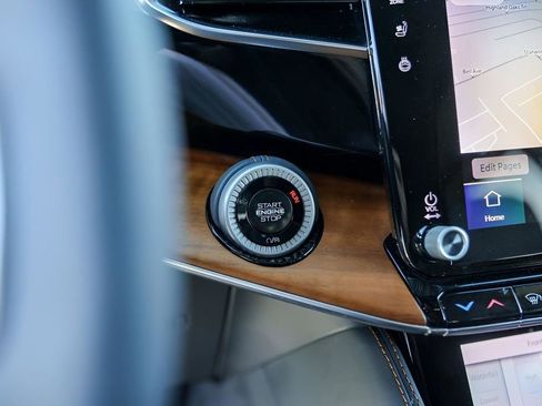 Used 2024 Jeep Grand Wagoneer Series III image 18