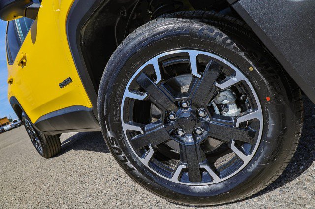 Used 2023 Jeep Renegade Latitude AWD/4WD image 2